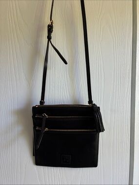 Dooney & Bourke Black Leather Shoulder Bag with Contrast Stitching